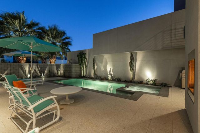 425 Suave Lane, Palm Springs, CA 92262