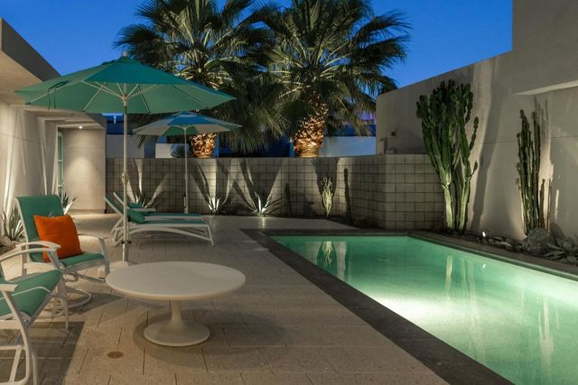 425 Suave Lane, Palm Springs, CA 92262