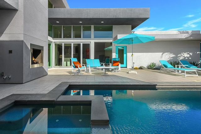 425 Suave Lane, Palm Springs, CA 92262