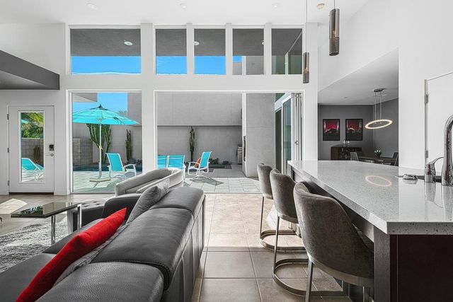 425 Suave Lane, Palm Springs, CA 92262