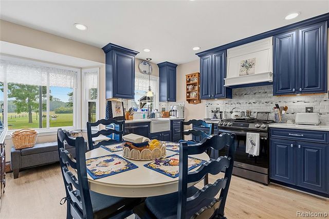 4925 S Huron River Drive, Flat Rock, MI 48134