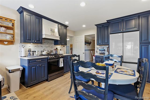 4925 S Huron River Drive, Flat Rock, MI 48134