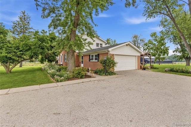 4925 S Huron River Drive, Flat Rock, MI 48134