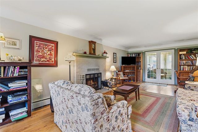 4925 S Huron River Drive, Flat Rock, MI 48134