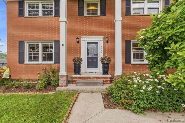 4925 S Huron River Drive, Flat Rock, MI 48134
