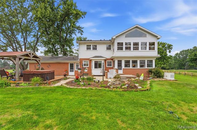 4925 S Huron River Drive, Flat Rock, MI 48134