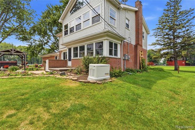 4925 S Huron River Drive, Flat Rock, MI 48134