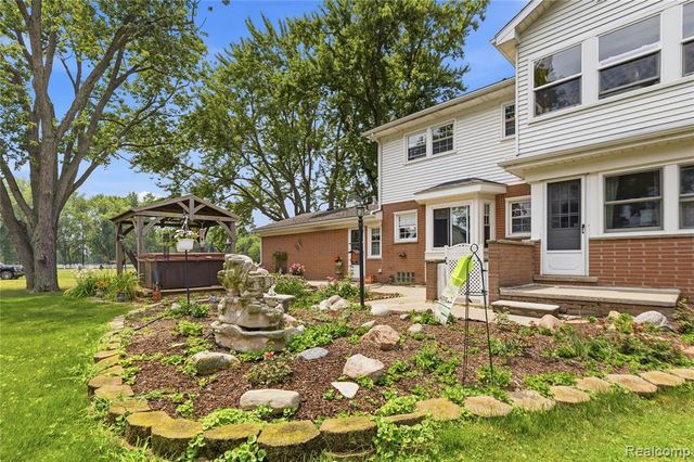 4925 S Huron River Drive, Flat Rock, MI 48134