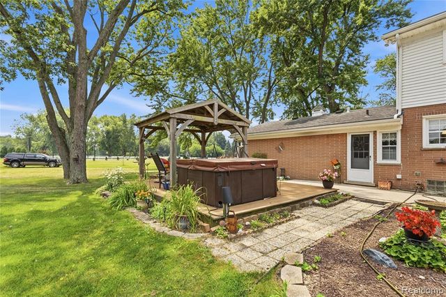 4925 S Huron River Drive, Flat Rock, MI 48134
