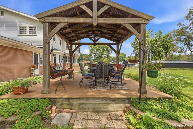 4925 S Huron River Drive, Flat Rock, MI 48134