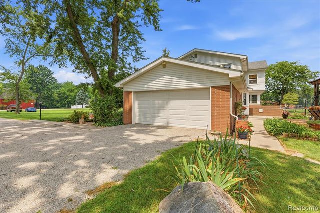 4925 S Huron River Drive, Flat Rock, MI 48134