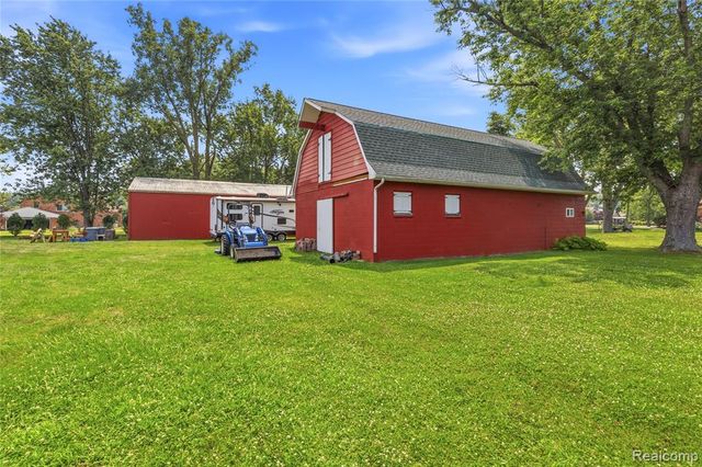 4925 S Huron River Drive, Flat Rock, MI 48134