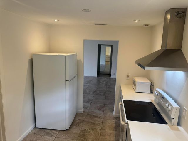 100 NW 27th Street, Pompano Beach, FL 33064