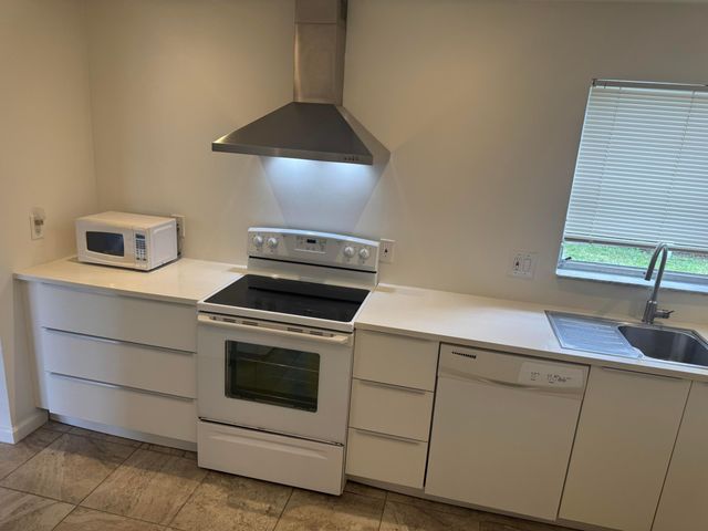 100 NW 27th Street, Pompano Beach, FL 33064