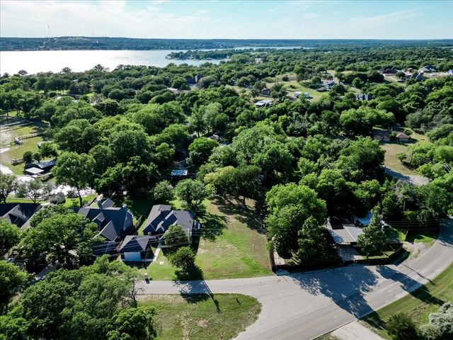 1115 E Lake Drive, Weatherford, TX 76087