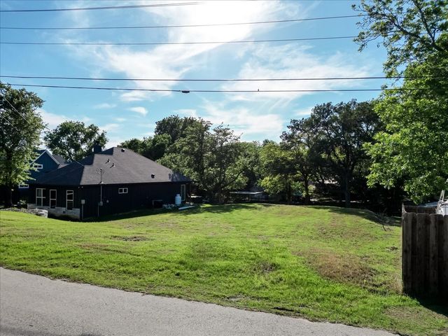 1115 E Lake Drive, Weatherford, TX 76087