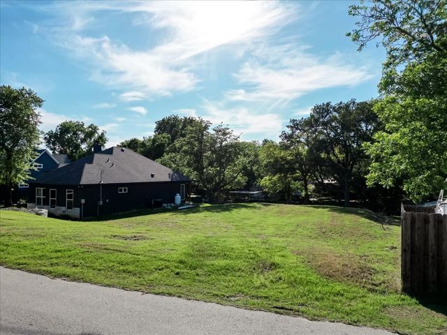 1115 E Lake Drive, Weatherford, TX 76087