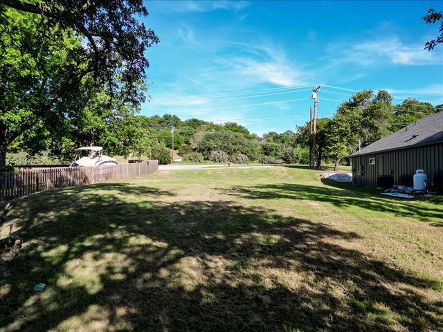 1115 E Lake Drive, Weatherford, TX 76087