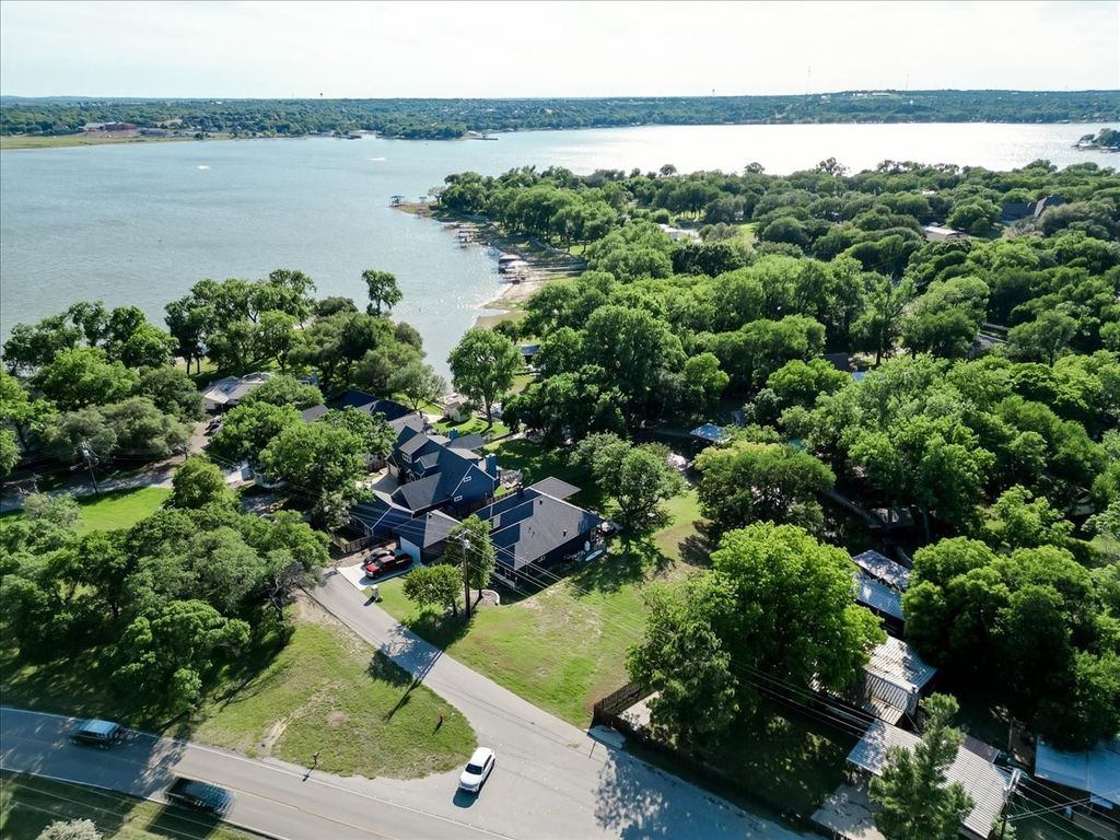 1115 E Lake Drive, Weatherford, TX 76087