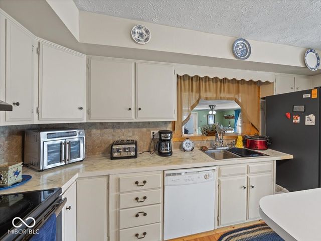 6982 E Michigan Road, Waldron, IN 46182