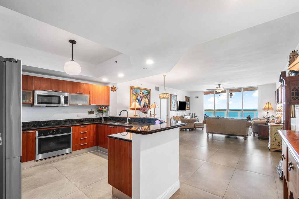 2650 Lake Shore Drive 1705, Riviera Beach, FL 33404