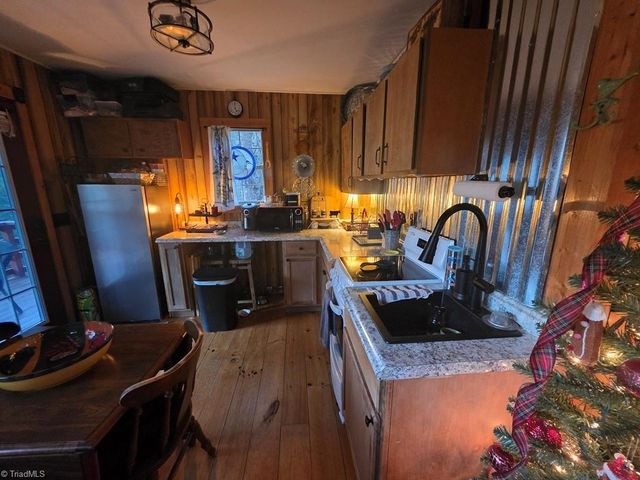 193 Little Grindstone Lane, Millers Creek, NC 28651