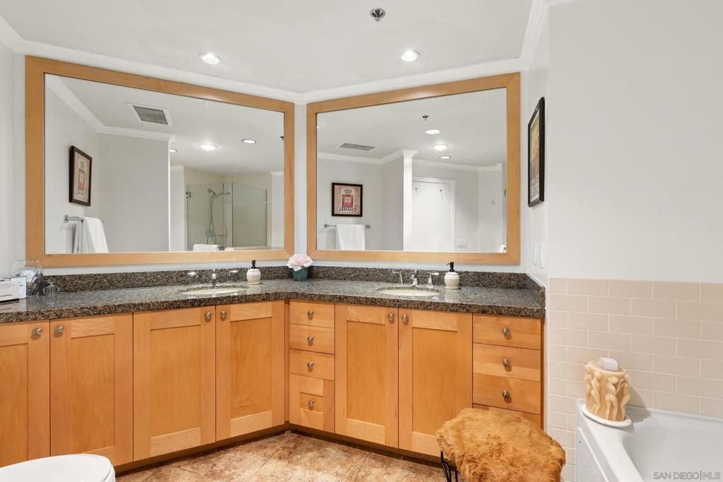 Image 14 of property listing at 700 W Harbor Dr. 1502, San Diego, CA 92101