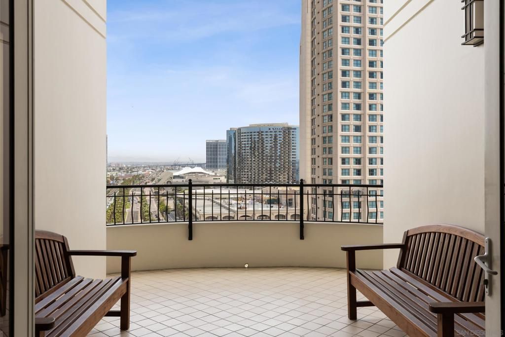 Image 22 of property listing at 700 W Harbor Dr. 1502, San Diego, CA 92101