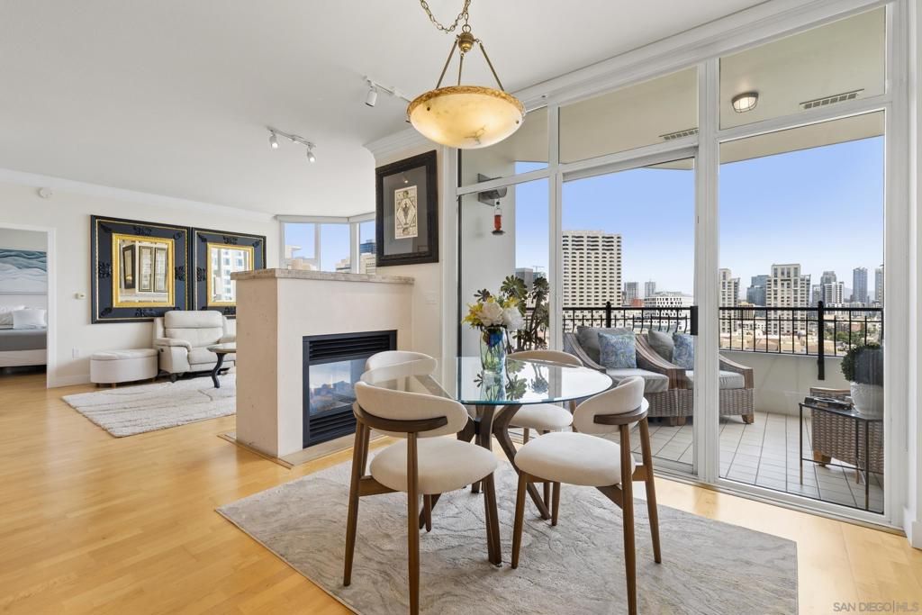 Image 3 of property listing at 700 W Harbor Dr. 1502, San Diego, CA 92101
