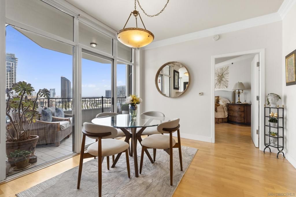 Image 4 of property listing at 700 W Harbor Dr. 1502, San Diego, CA 92101