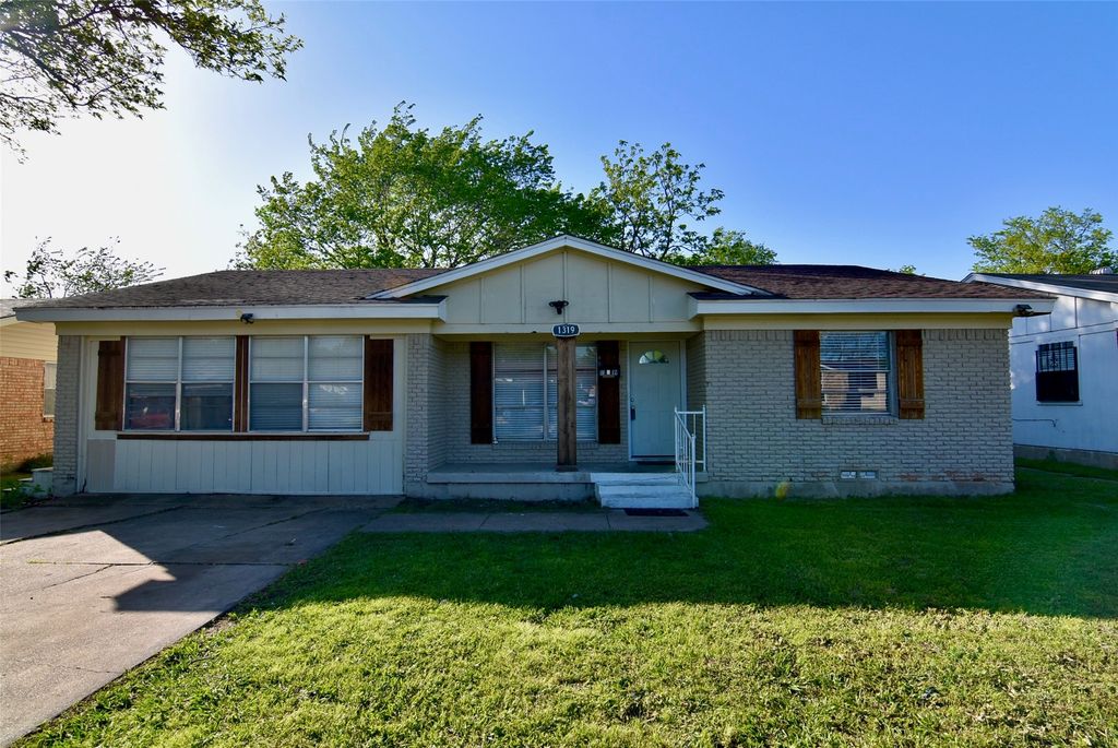 1319 Summit Street, Mesquite, TX 75149