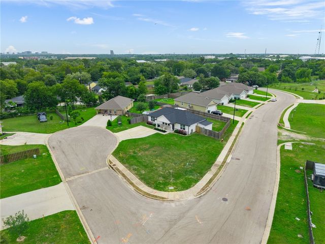 1902 Lamona Court, Bryan, TX 77801