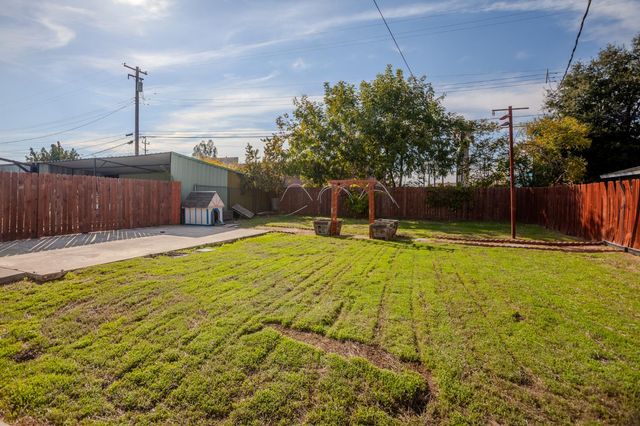 4422 52nd St, Sacramento, CA 95820