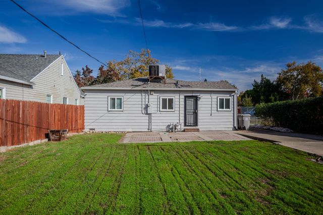 4422 52nd St, Sacramento, CA 95820