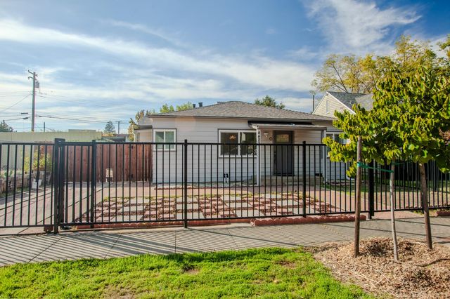 4422 52nd St, Sacramento, CA 95820