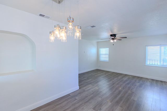 4422 52nd St, Sacramento, CA 95820