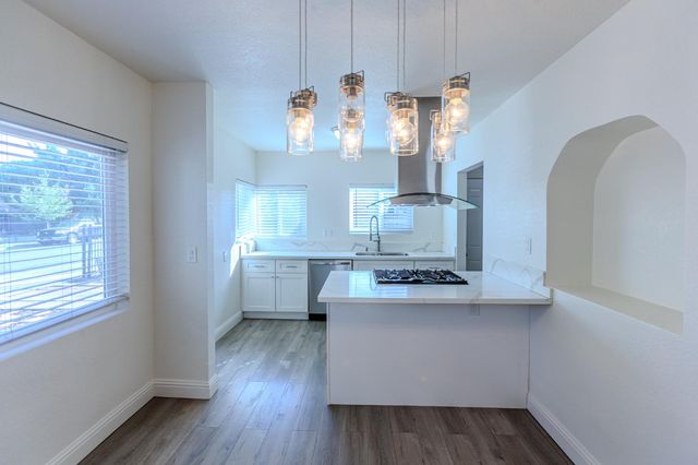 4422 52nd St, Sacramento, CA 95820