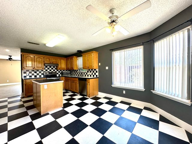 6106 9th Street, Lubbock, TX 79416