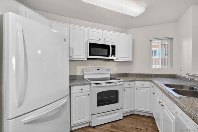 7545 Charmant Dr 1307, San Diego, CA 92122