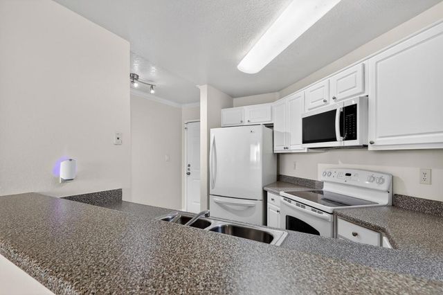 7545 Charmant Dr 1307, San Diego, CA 92122