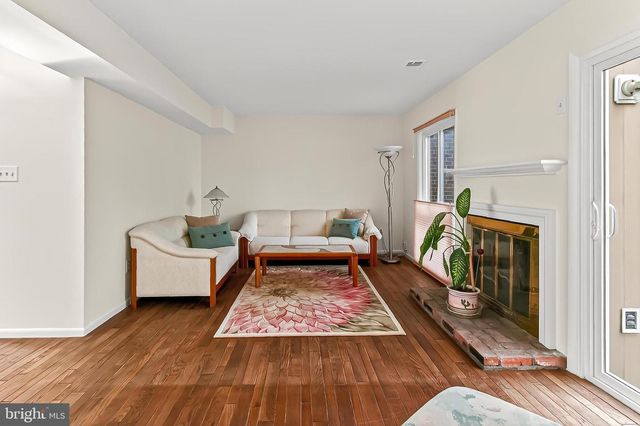 3003 MISSION SQUARE DR, Fairfax, VA 22031