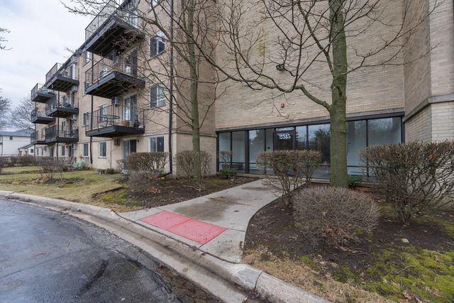 2515 E Olive Street 4H, Arlington Heights, IL 60004