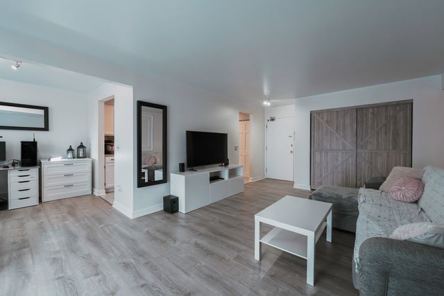 2515 E Olive Street 4H, Arlington Heights, IL 60004