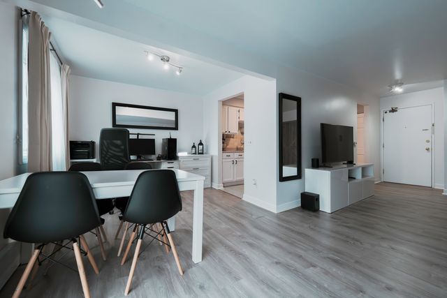 2515 E Olive Street 4H, Arlington Heights, IL 60004