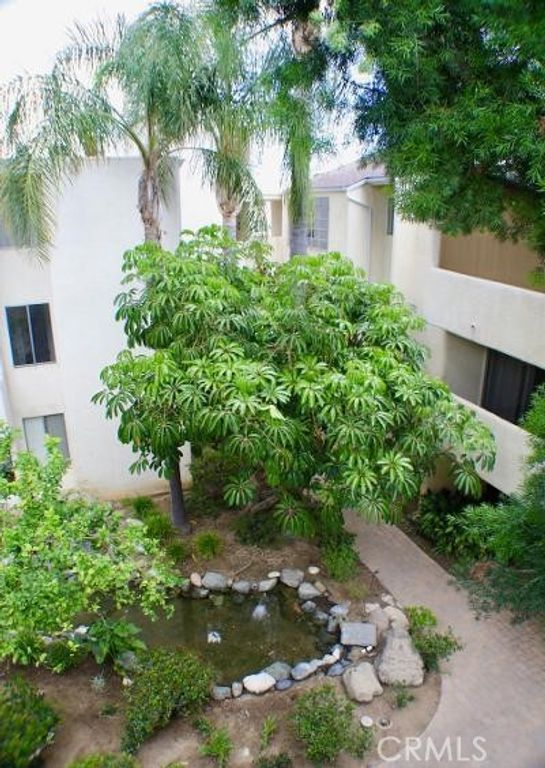 Image 11 of property listing at 5325 Newcastle, Encino, CA 91316