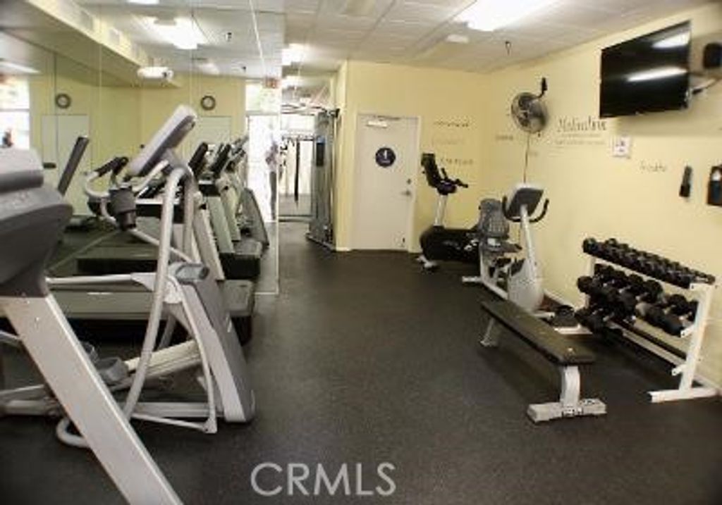 Image 15 of property listing at 5325 Newcastle, Encino, CA 91316