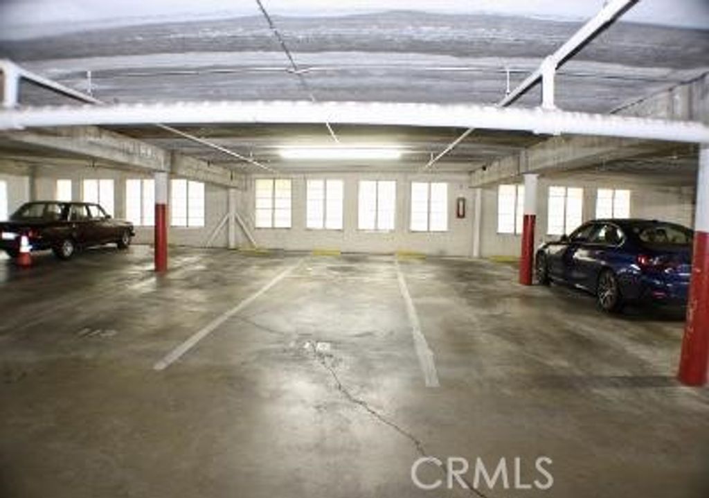 Image 17 of property listing at 5325 Newcastle, Encino, CA 91316