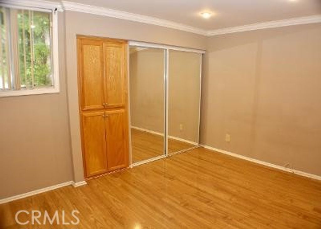 Image 7 of property listing at 5325 Newcastle, Encino, CA 91316