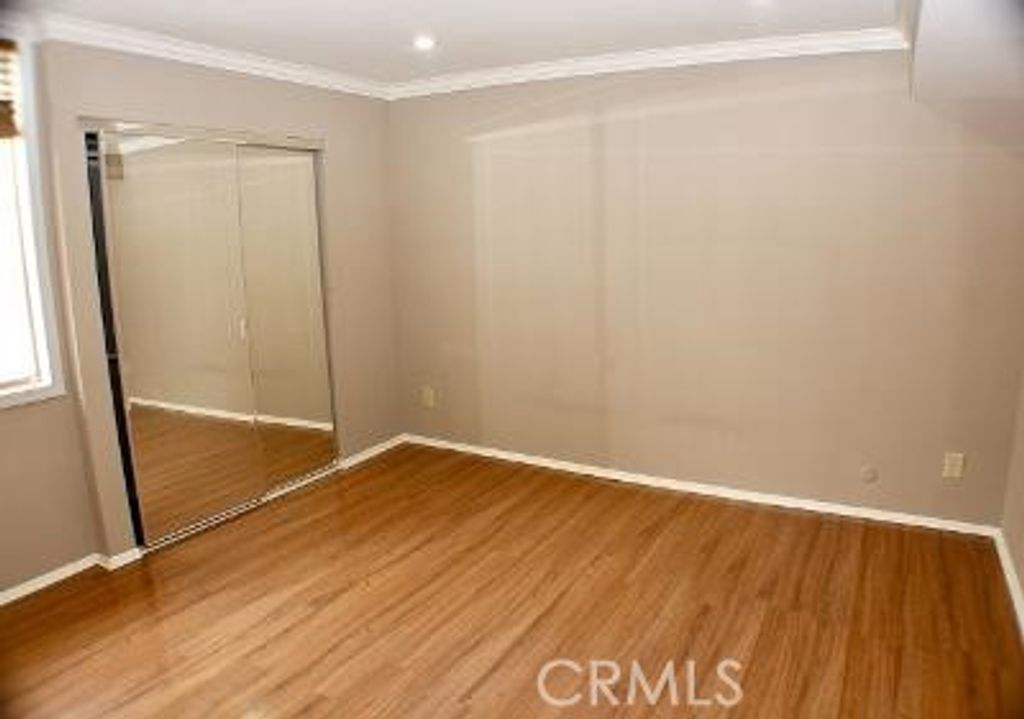 Image 8 of property listing at 5325 Newcastle, Encino, CA 91316