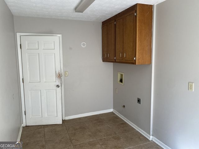 1720 Ridgefield Drive, Roswell, GA 30075